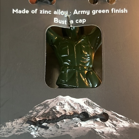 GI Joe hits the bottle - zinc alloy soldier bottle opener – NWT - 2 available - Picture 9 of 10